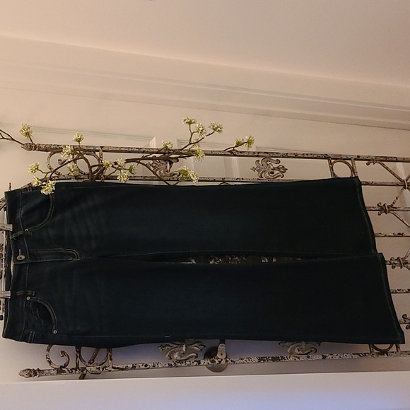 CAbi Dark Rinse Flare Leg Jeans size 6 - Picture 2 of 8